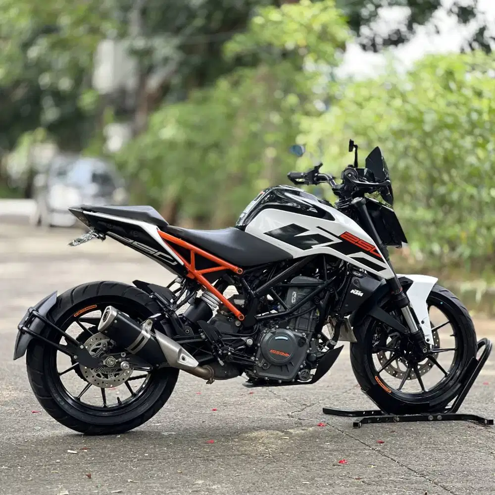GAHAR MAKSIMAL! KTM DUKE 250 ABS 2019 PUTIH KM LOW SIAP NGEBUT