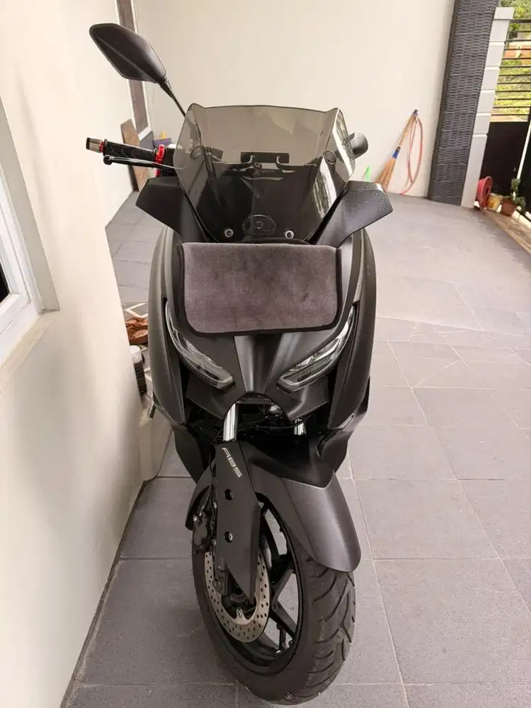 Yamaha XMAX 2019 hitam doff