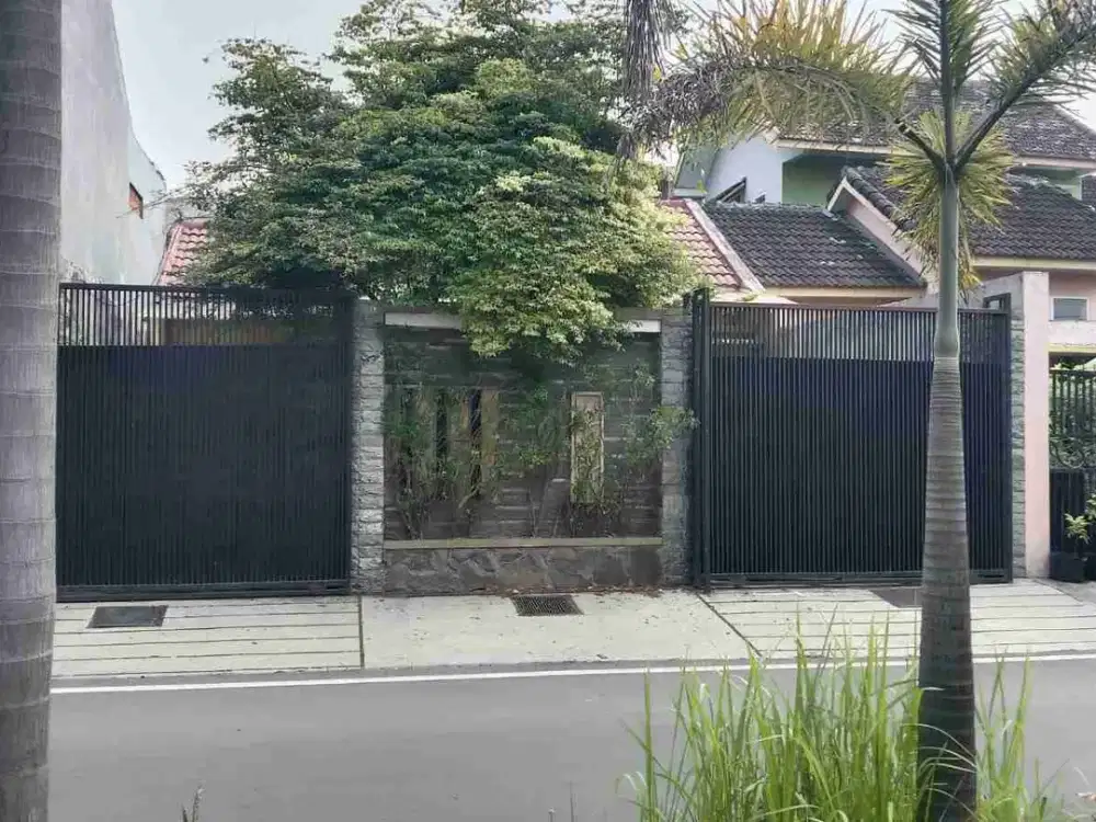 Rumah Lahan Luas Area Kota Mojokerto