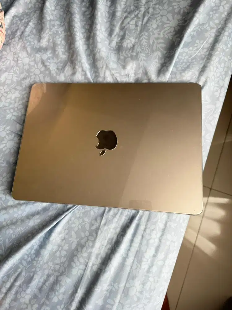 Macbook air M2 starlight