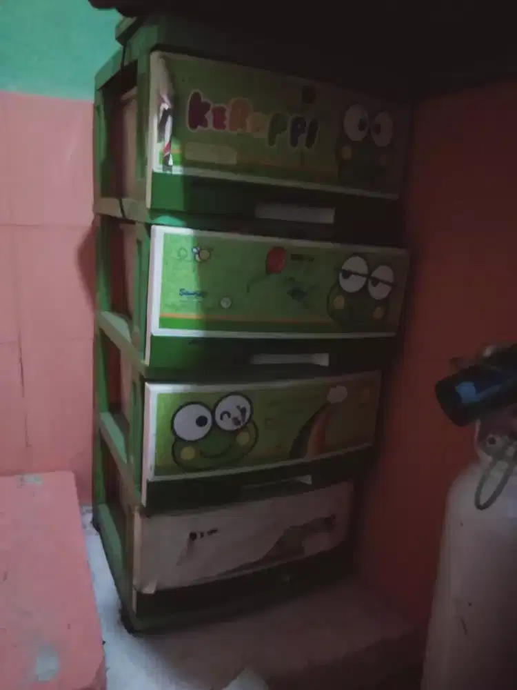 Lemari rak keropi awet