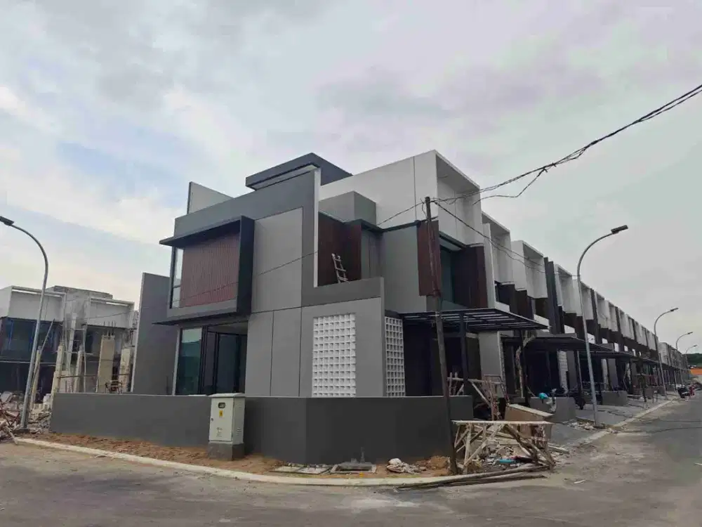 Dijual Rumah Citraland Surabaya Barat Lake View Dekat Universitas Ciputra