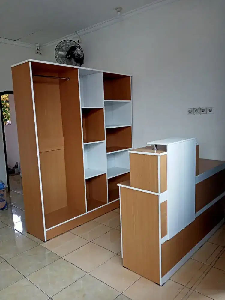 SATU SET RAK DAN MEJA KASIR LAUNDRY