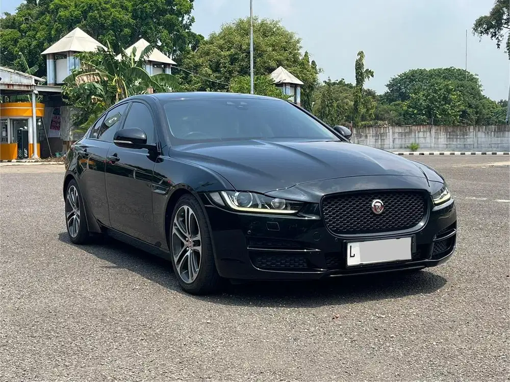 NEGO!! JAGUAR XE 2.0 AT HITAM 2016