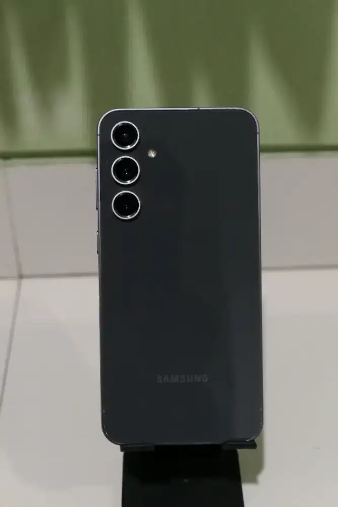 Samsung Galaxy S23 FE Graphite 8/256 ex Sein 128