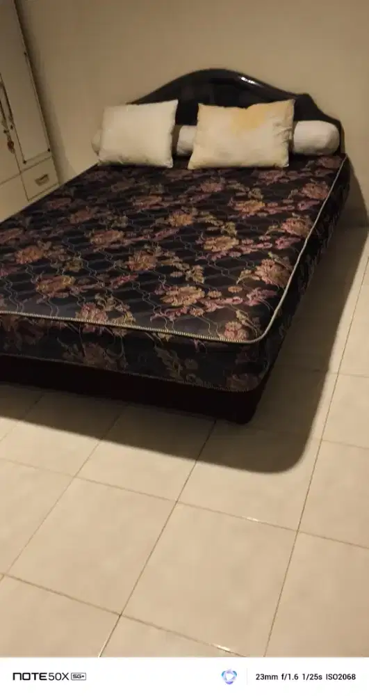 Divan dan lemari baju