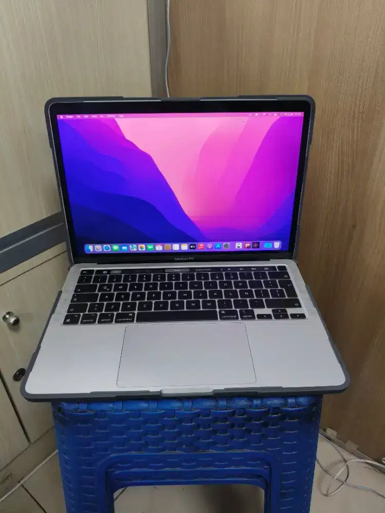 MACBOOK PRO 13 INCH 2022 TOUCHBAR CHIP M2 RAM 8 GB SSD 256 GB