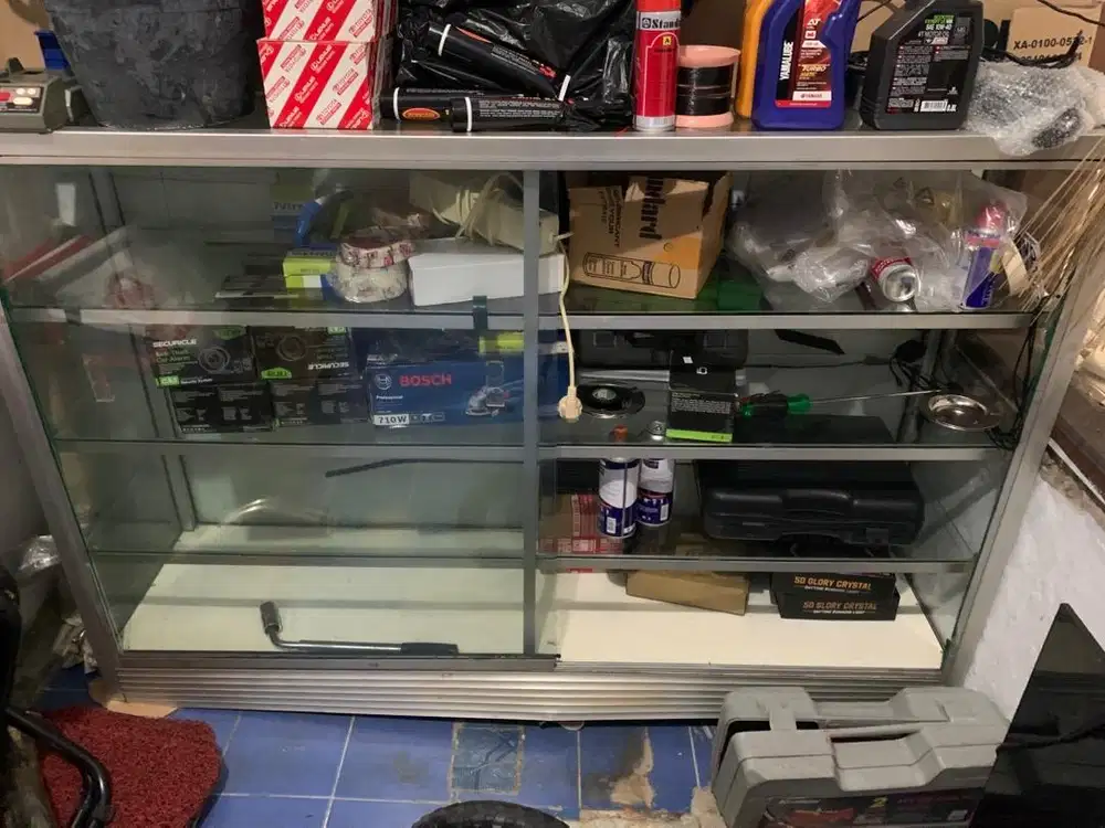 Etalase kaca susun uk 1.5 x 1 kaca kaca tidak ada yang pecah aman