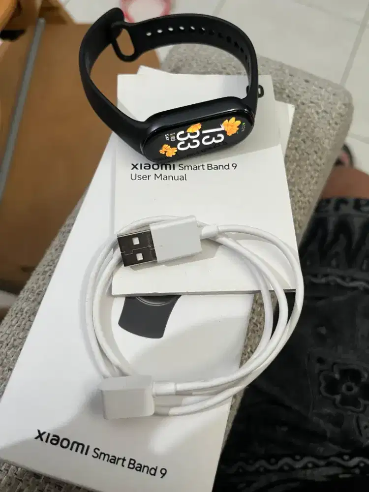 Smartwatch Mi Band 9 ( Bukan pro, bukan active )