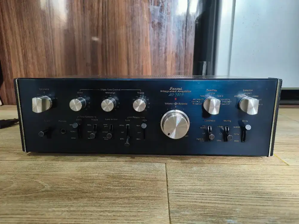 Amplifier Sansui Au-7900 ( produksi tahun 1975-1977)