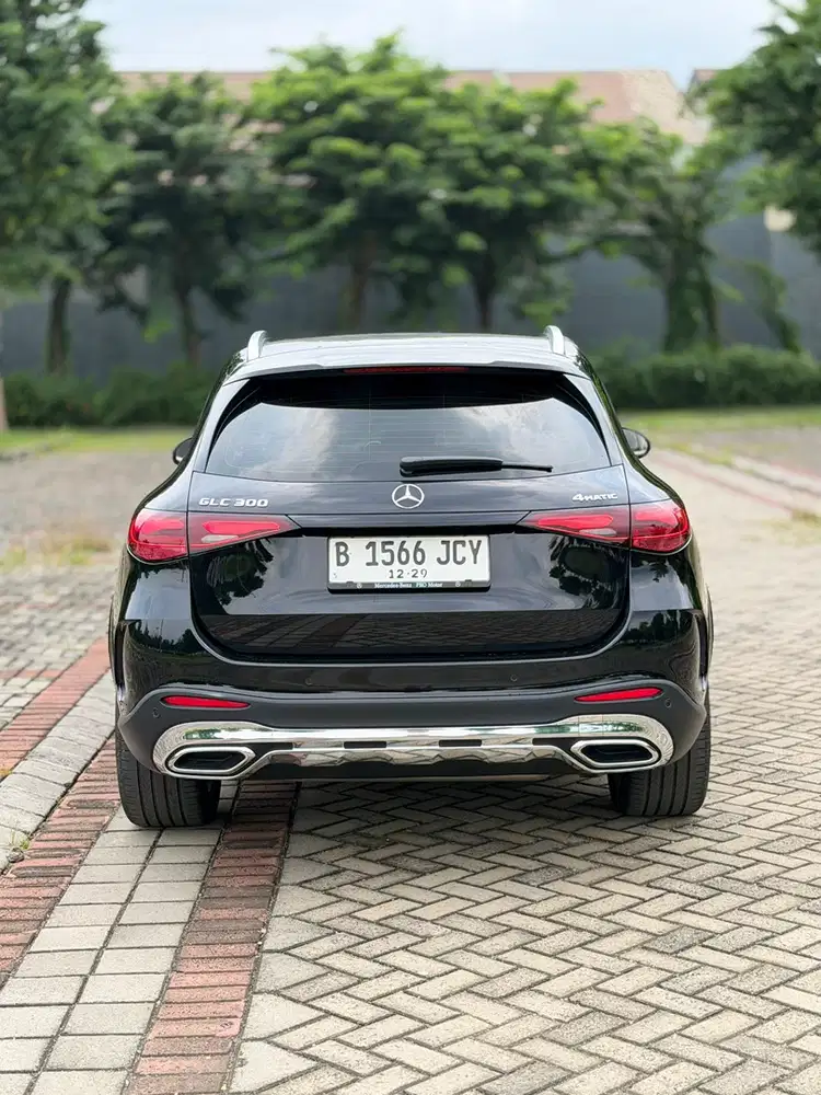 Mercedes-Benz GLC300 2023 Bensin