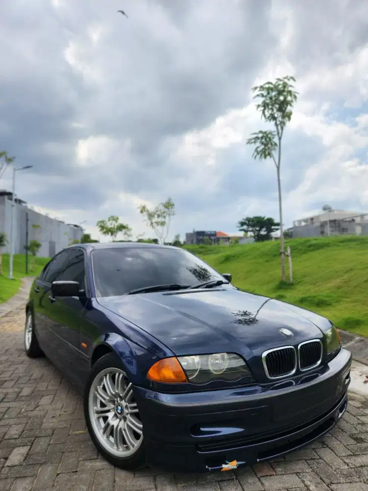 BMW 318i 2001 Bensin