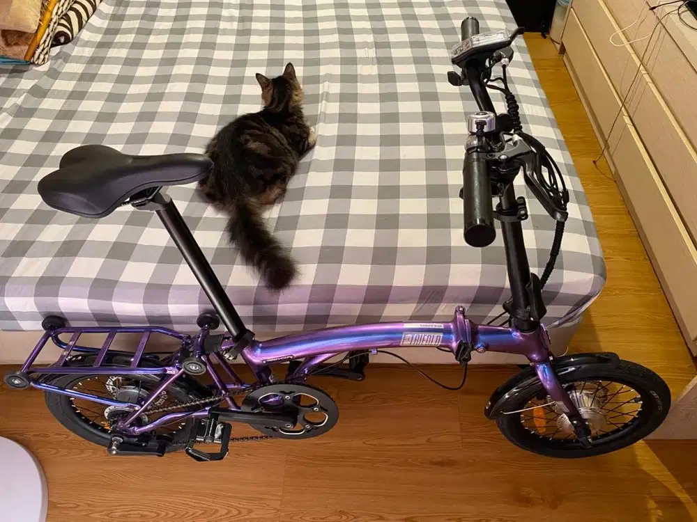 United E-Trifold - Like New - Alasan Dijual: Tidak Bisa Dibawa ke UK