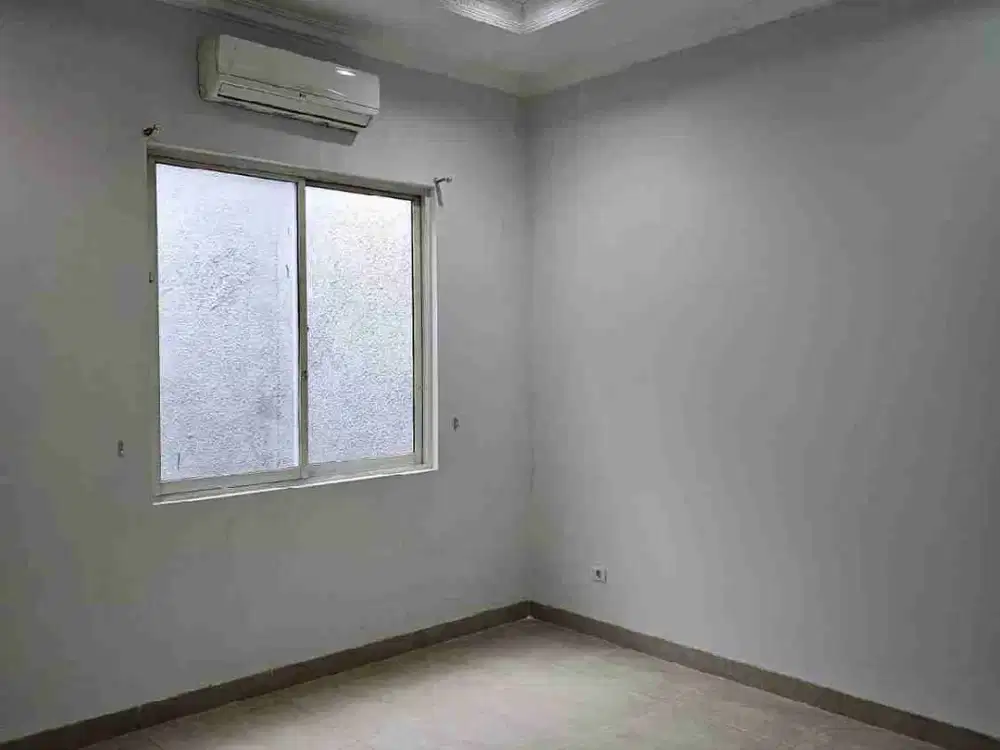 Rumah 2 Lantai SHM 3+1 kamar Luas 180m Lippo Karawaci