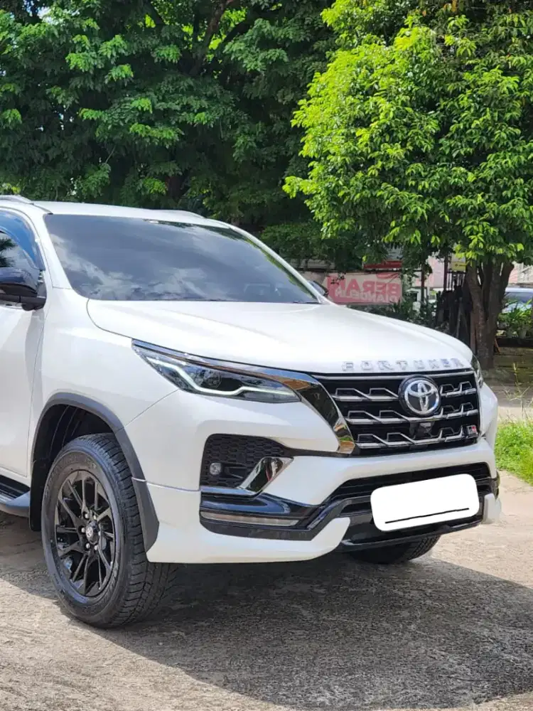 Fortuner 2.8 GR Sport Solar AT 2023 [Km 20 ribu]