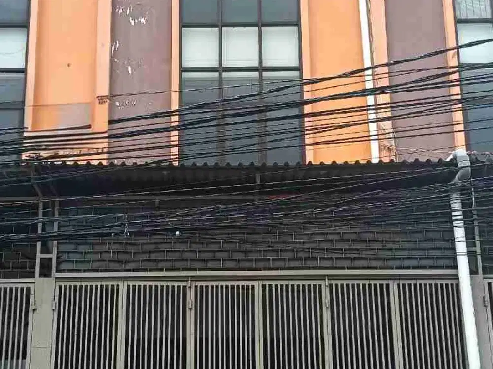 Ruko usaha rapih siap pakai 4 lantai CEILING 3,3 meter row jalan 3 mobil disewakan lokasi strategis Cideng Jakarta Pusat