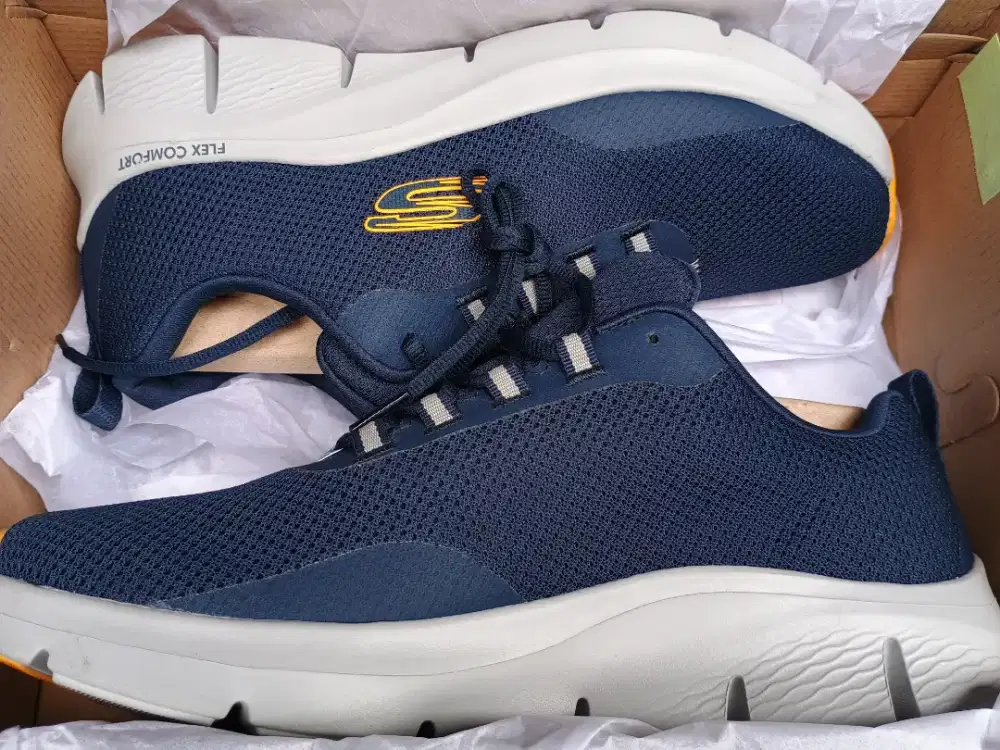 Skechers Vegan Biru size 45 baru 29Cm batal pake