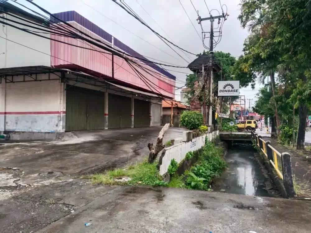 Tanah Premium Berisi Bangunan Bengkel di Badung