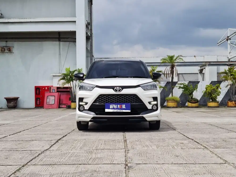 Toyota Raize 1.0 GR Sport Two Tone Turbo AT 2021 Putih KM 27RB