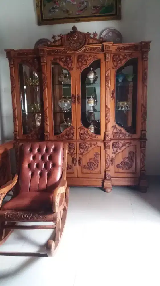 Lemari hias jati 4 pintu  kwalitas premium terawat