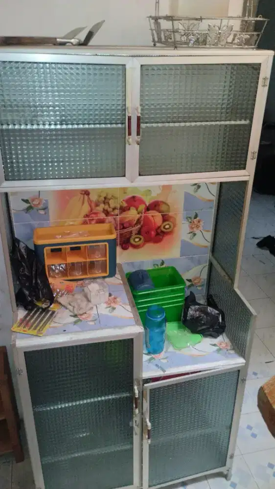 Rak piring kaca/lemari kaca