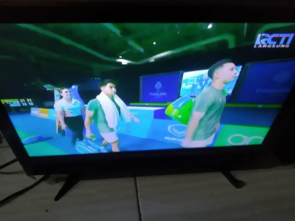 Jual aj tv led politron 22+ stb nya