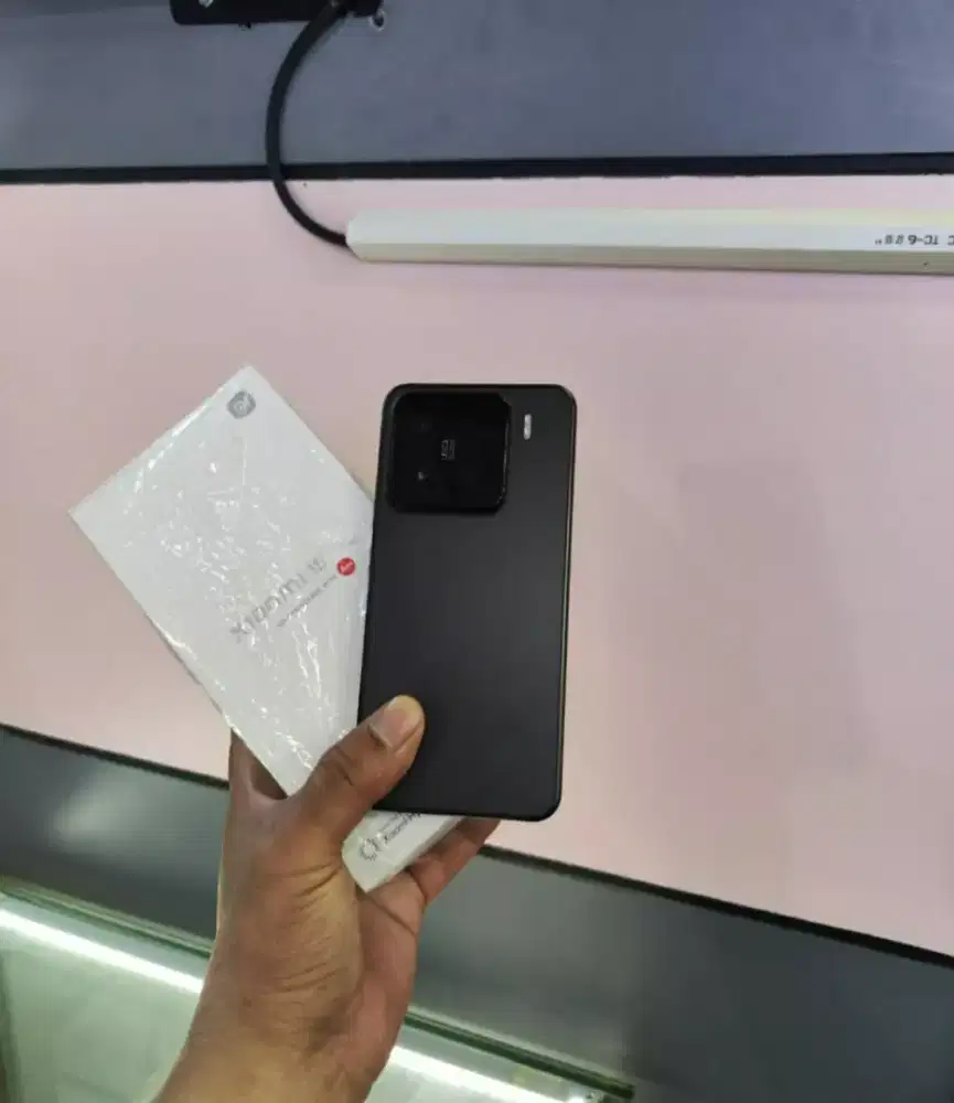 Ready xiaomi 15 12/512gb garansi on juni 2027