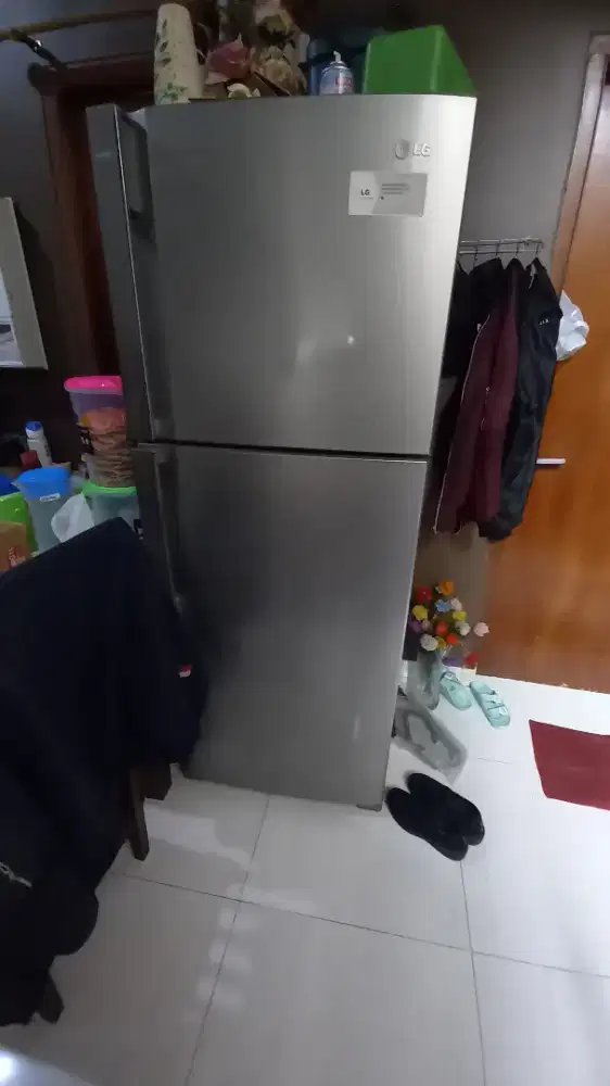 Dijual 2 kulkas, dan treadmill bekas