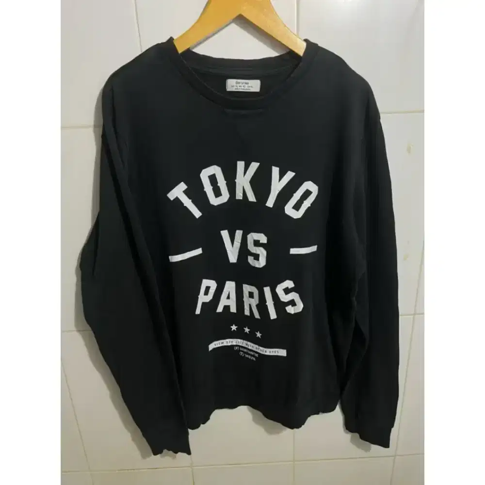 Bershka crewneck hitam pekat big print XL