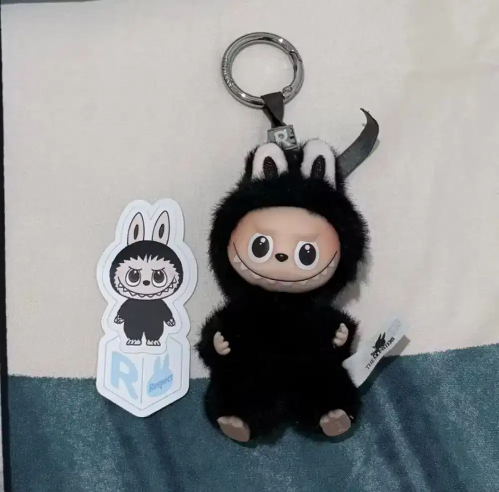 LABUBU V4 PIN FOR LOVE PLUSH PENDANT R ORIGINAL 100% POPMART