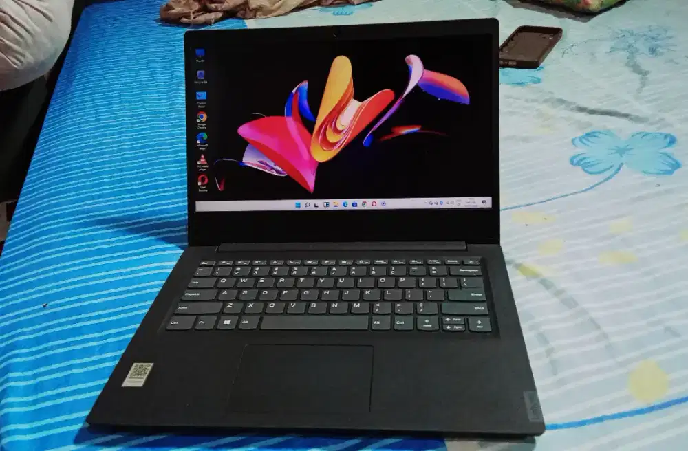 Laptop Lenovo V14-Ada Ram 8GB SSD 256GB+Hardisk 1TB.