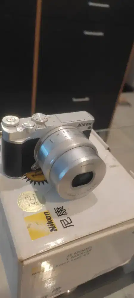 Kamera Nikon j5 model 1 nikkor zoom lens kit
