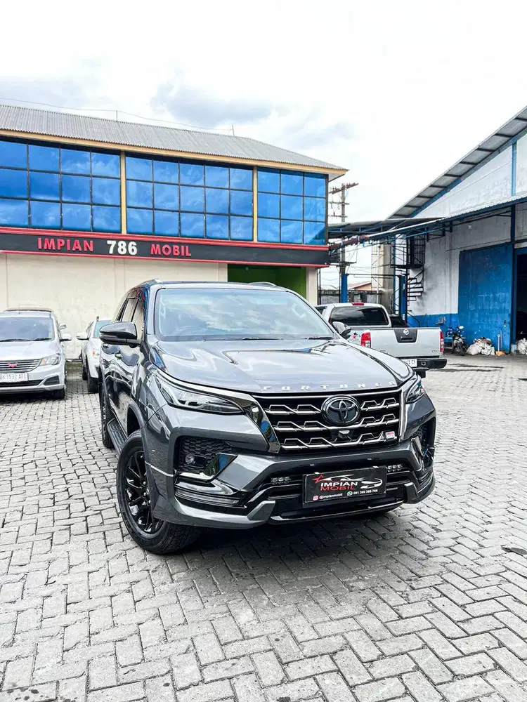 Toyota Fortuner GR 2.8 A/T Abu 2022  Fortuner , Pajero sport , innova