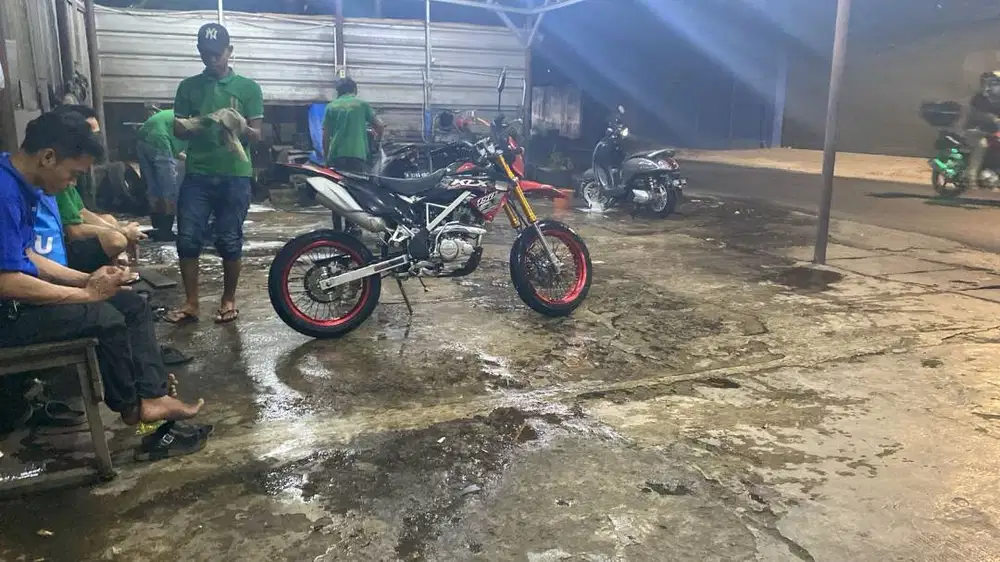 Kawasaki KLX 150 BF SE 2022 Merah - Kondisi Mulus & Terawat