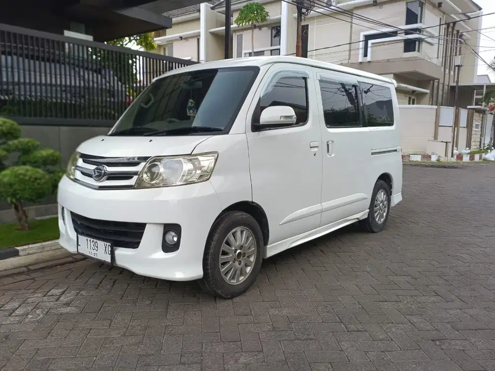 Daihatsu Luxio X 1.5 MT 2012