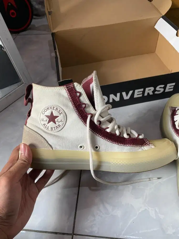 Converse Chuck Taylor All Star CX Explore Hi - Size 42 (Like New)