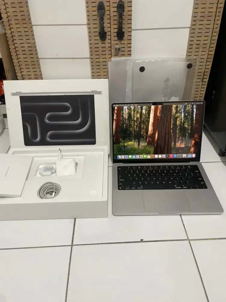 Macbook pro m4 14inch 16/512 inter