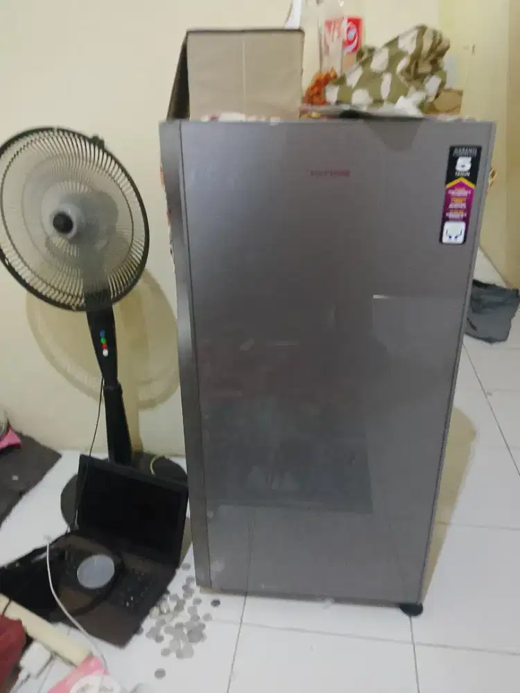 Di jual kulkas 1 pintu
