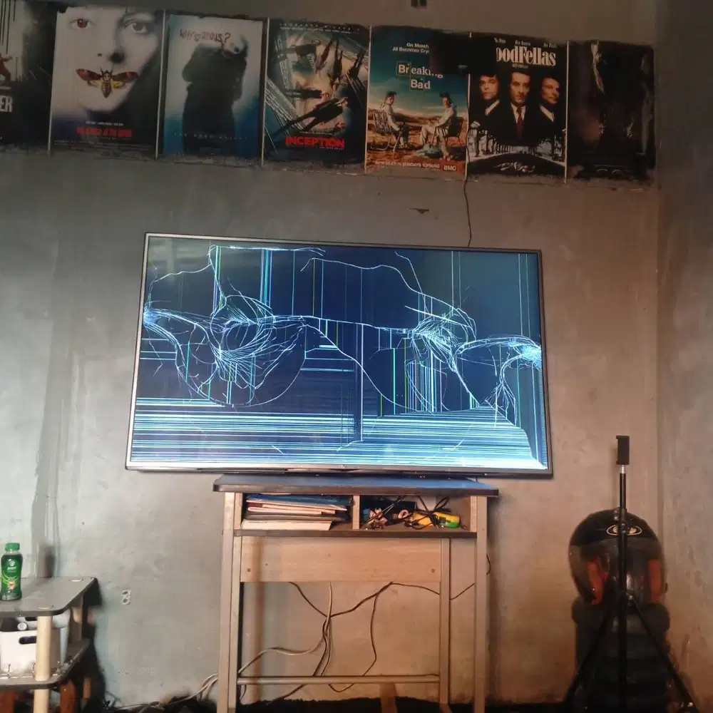 TV LG 55 inch layar retak