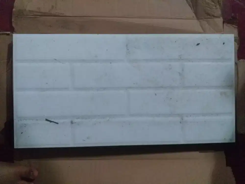 Keramik kondisi baru