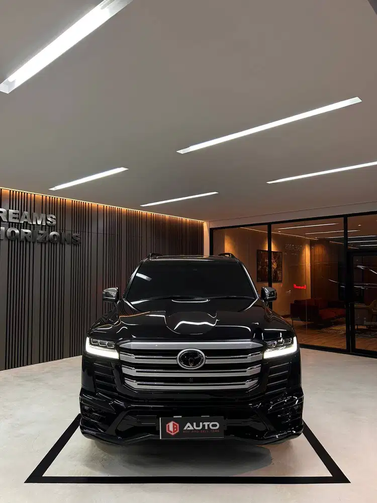 Toyota Land Cruiser LC300 VXR 2024 LC 300 Hitam Km15rb B94ISK B1721WCS