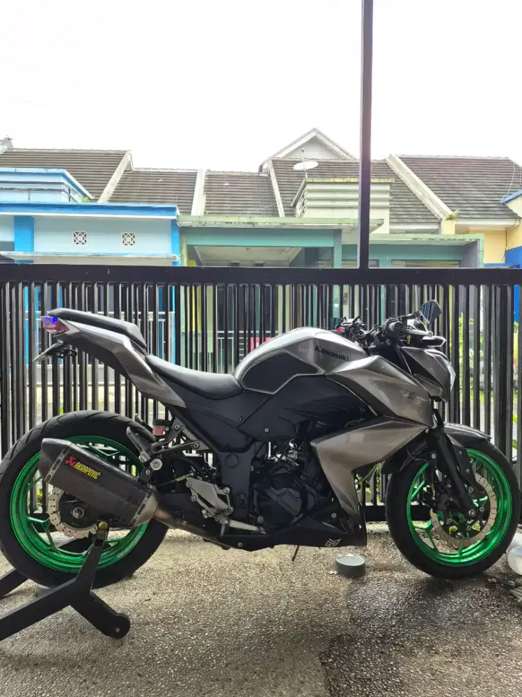 Kawasaki Z250 tahun 2017 pemakaian 2019 mulus banyak bonus