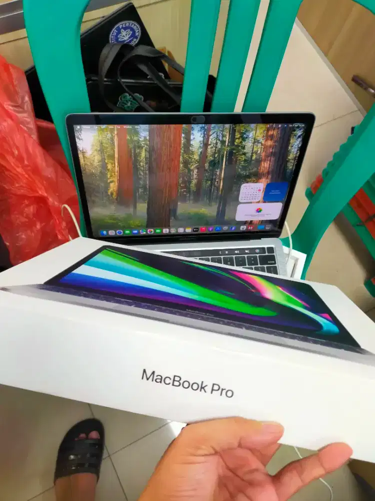 Dijual macbook Pro M1 Ram 8GB DDR4 SSD 256GB TOUCBR BH 94 Lengakp