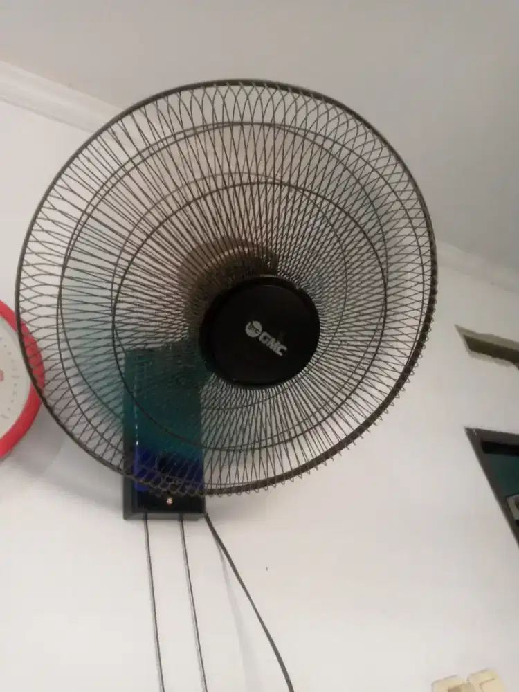 Jual kipas angin GMC UK 18inch baling besi .harga 200k