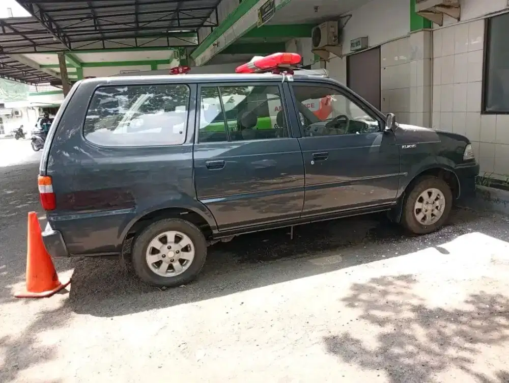 Kijang ambulance 2002