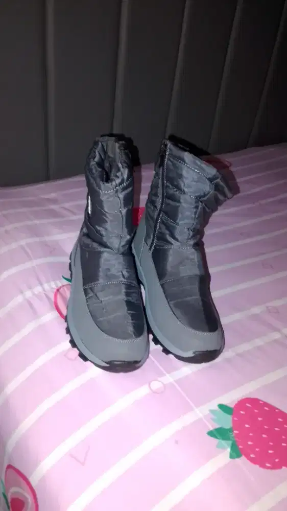 sepatu boots/winter snow boots (size 41)