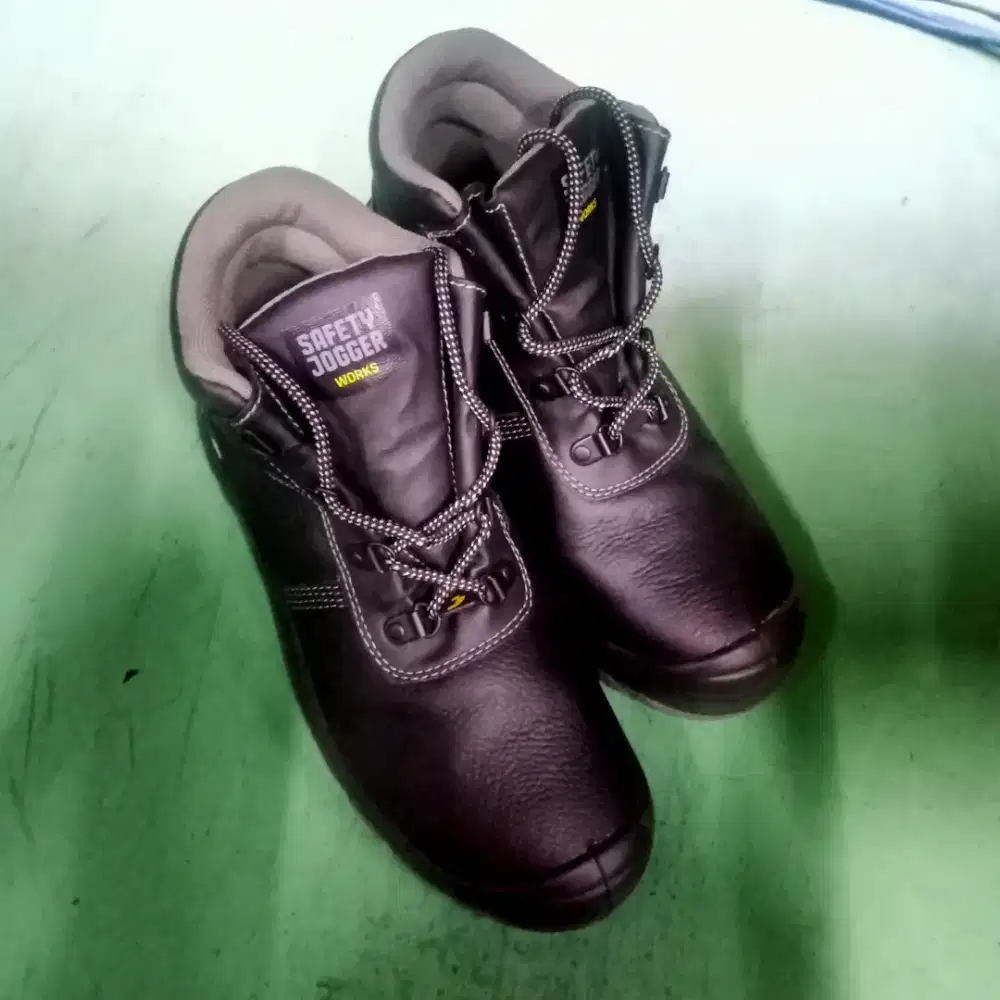 Sepatu Safety Jogger Bestboy S3 (42)