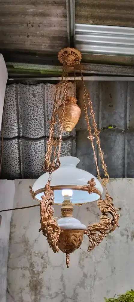 Lampu gantung kuno / antik