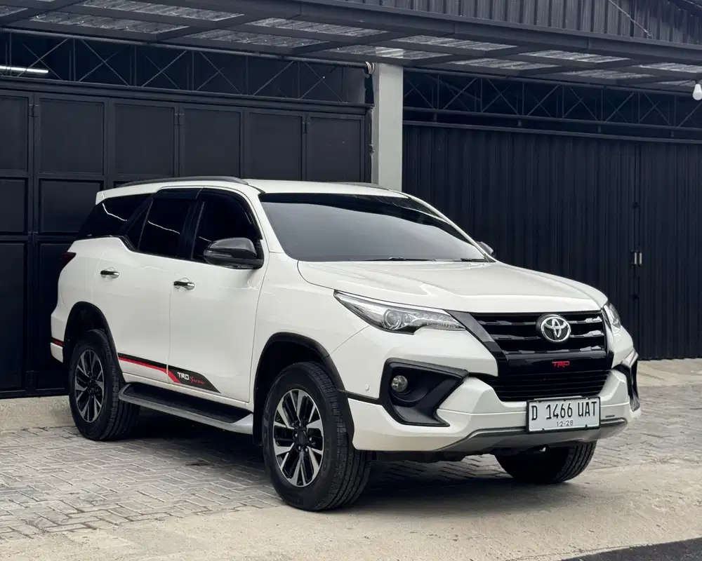 (DP 85 jt) TOYOTA FORTUNER VRZ TRD 2.4 DIESEL AT 2018