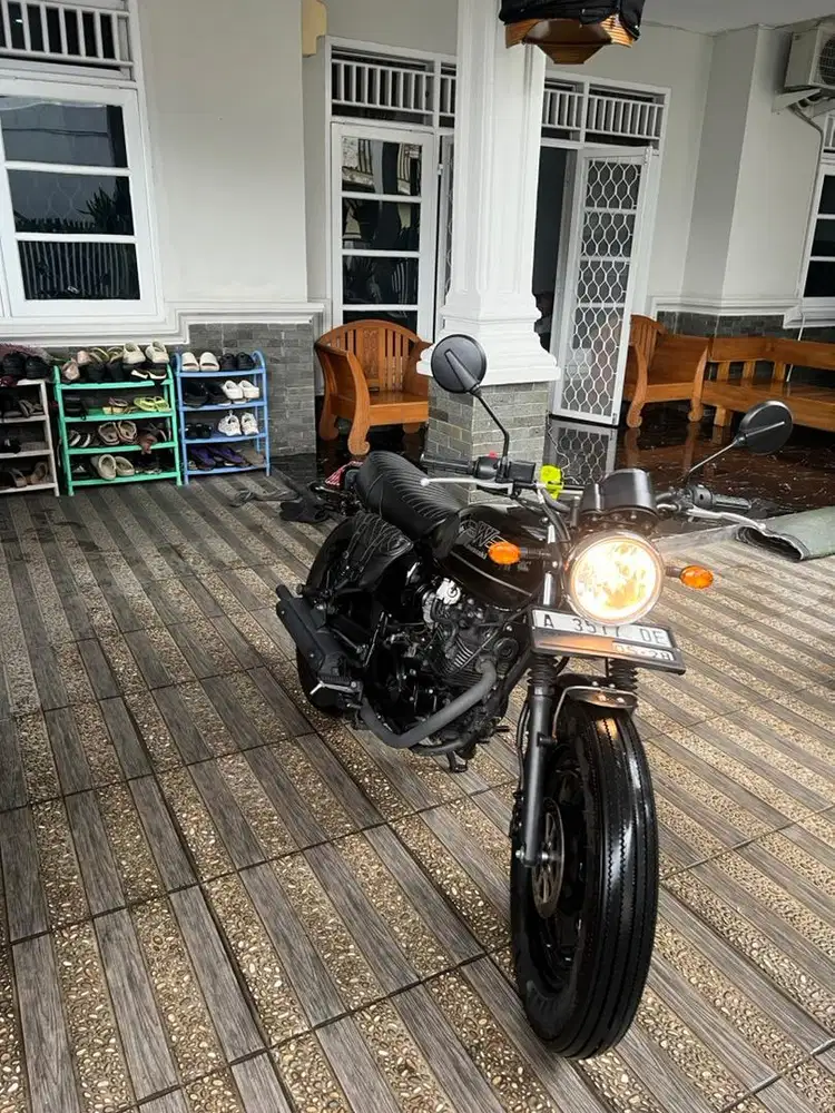 W175 blackstyle tahun 2023